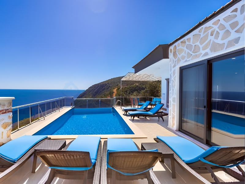 Modern Betonarme Residence